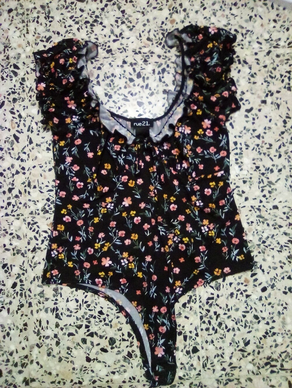 Rue21 Black Floral Ruffle Sleeve Bodysuit